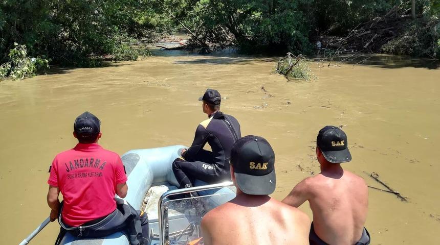 D&uuml;zce'de kayıp 6 kişiyi arama &ccedil;alışmaları s&uuml;r&uuml;yor (3)