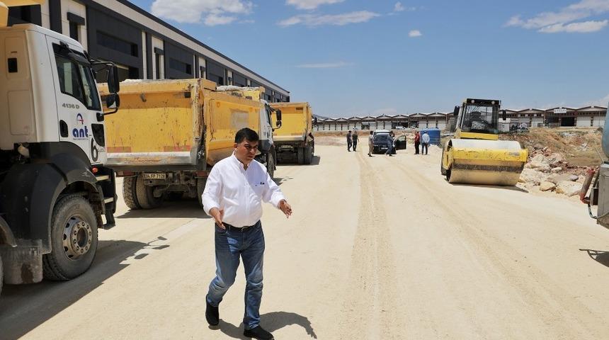 Fadıloğlu, K&uuml;sget&rsquo;teki asfalt &ccedil;alışmalarını inceledi