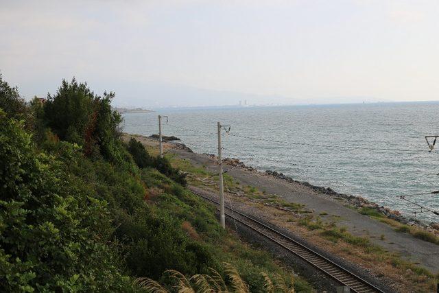 Deniz kıyısında kafası ve kolları olmayan erkek cesedi bulundu