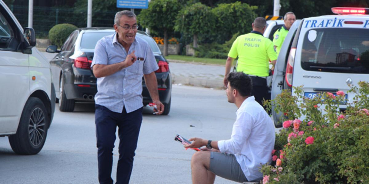 Baba, oğlunun kaza yaptığı yere 'Aferin size' diye alkış tutarak geldi 