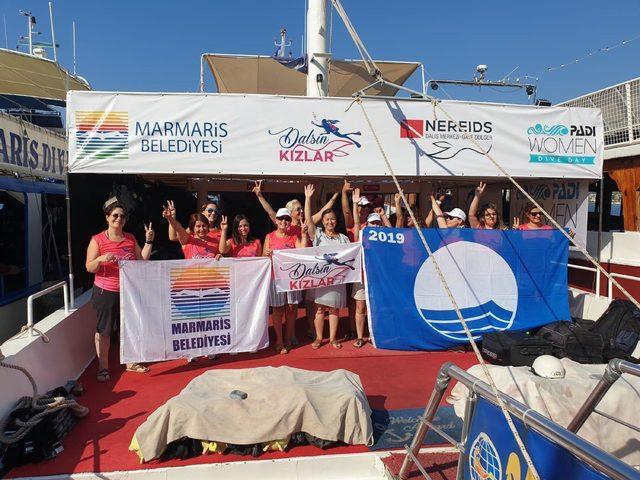 Marmaris'te ilk kez dalış yapan 40 kadın, deniz dibini temizledi