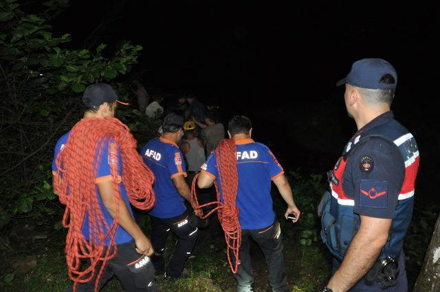 Serinlemek için göle giren iki kuzen boğuldu