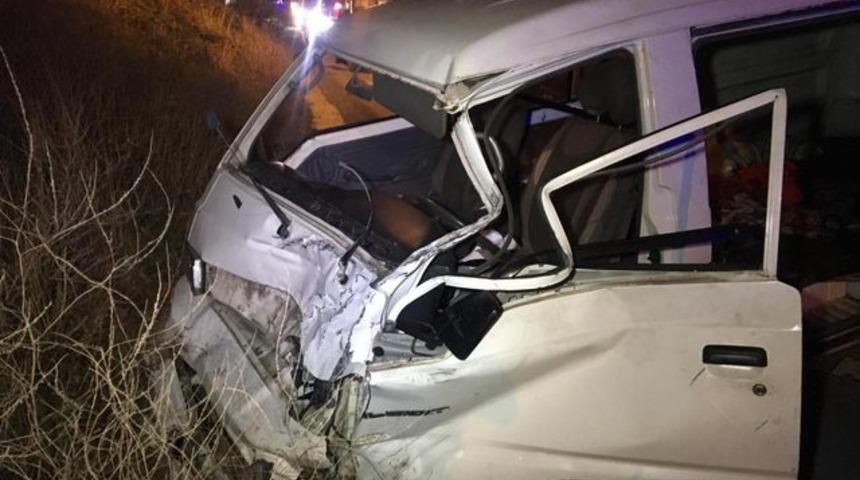 İstanbul'da feci kaza! 2 &ouml;l&uuml;, 3 yaralı