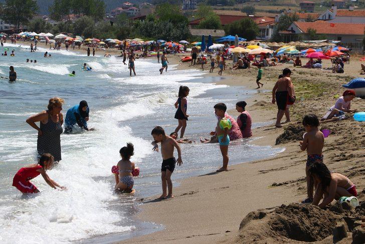 Tekirdağ'da turistler mavi bayraklı plajlara akın etti G5