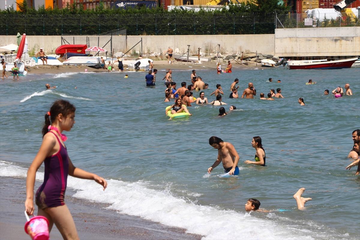 Tekirdağ'da turistler mavi bayraklı plajlara akın etti