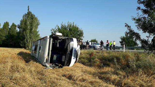 Afyonkarahisar'da yolcu otobüs devrildi: 7 yaralı