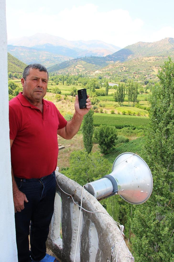 Telefonla konuşabilmek için minareye çıkıyorlar! G2