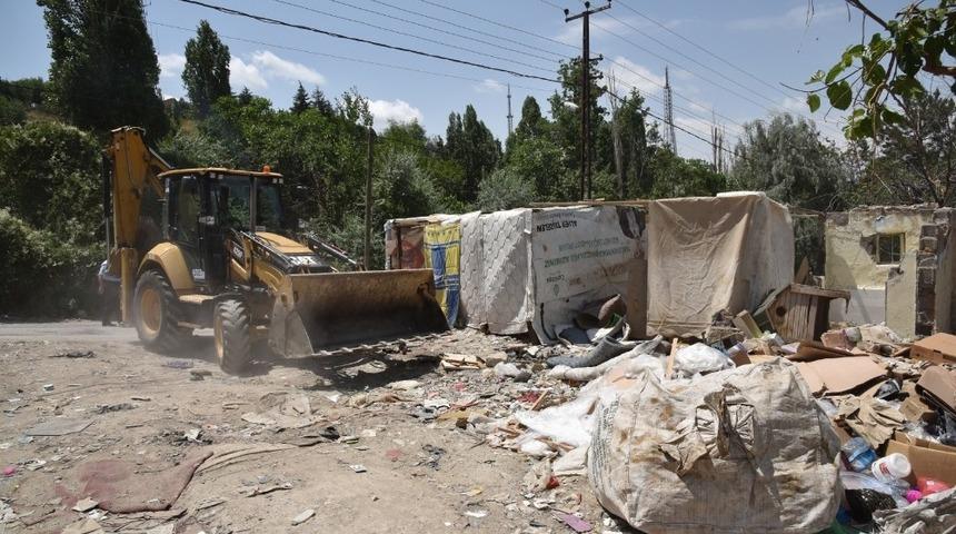 Büyükşehir zabıtası atıkla mücadelesini sürdürüyor