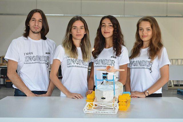 Üniversite öğrencilerinden denizdeki plastikleri temizleyen robot