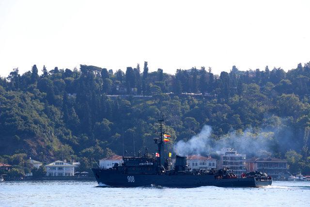 Peş peşe 'Boğaz'dan geçtiler