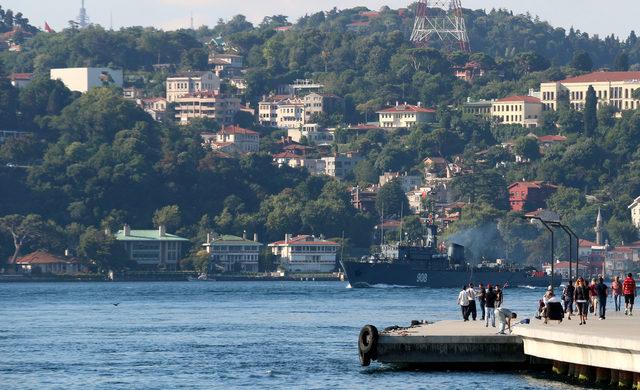 Peş peşe 'Boğaz'dan geçtiler