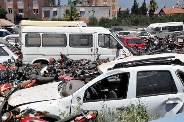 Reyhanlı’da, yediemin otoparkında 6 milyon liralık servet çürüyor