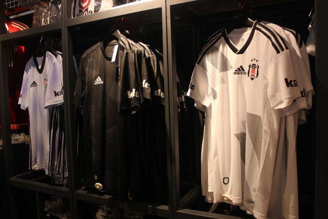 Beşiktaş’ın yeni sezon formaları Hatay’da satışa çıkarıldı