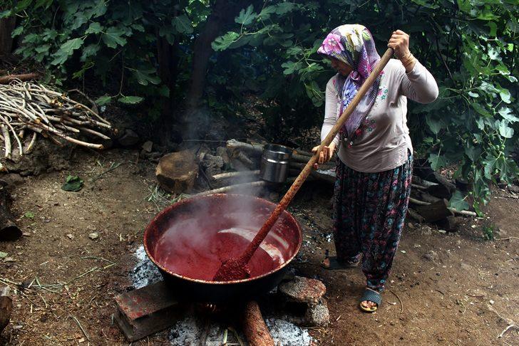 Hazırını asla yemiyorlar! Yazın kaynatıp, kışa saklıyorlar G2