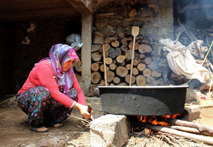 Hazırını asla yemiyorlar! Yazın kaynatıp, kışa saklıyorlar G5