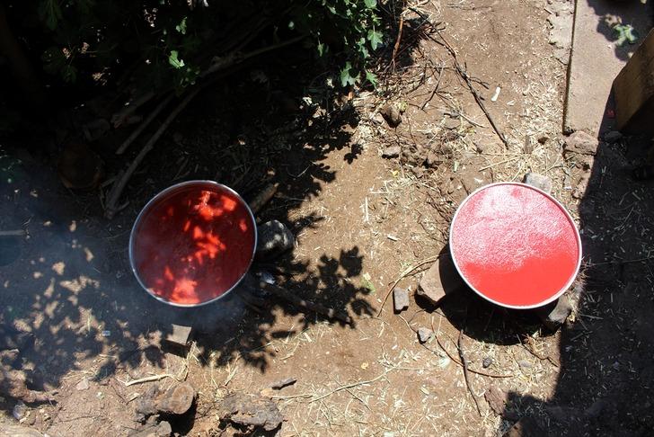 Sıcak havada zorlu domates salçası mesaisi başladı G5