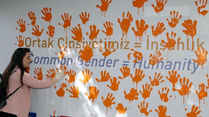 Dünya gençleri eşitlik için Kuğulu Park’ta buluştu