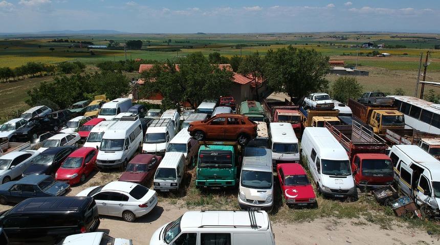 Yediemin otoparkları doldu, araçlar üst üste konmaya başladı