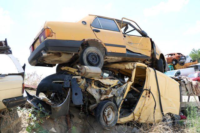 Yediemin otoparkları doldu, araçlar üst üste konmaya başladı