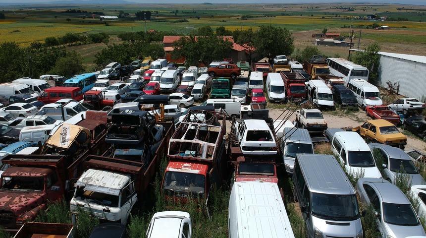 Yediemin otoparkları doldu, araçlar üst üste konmaya başladı