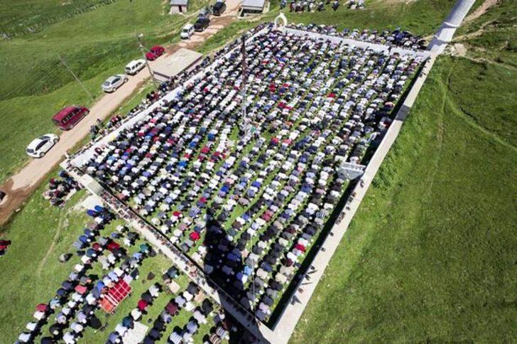 Kadırga Yaylası'nda 557 yıllık üstü açık camide namaz geleneği yaşatılıyor G1
