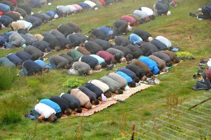 Kadırga Yaylası'nda 557 yıllık üstü açık camide namaz geleneği yaşatılıyor G2