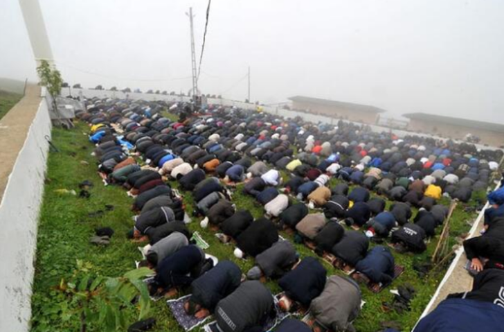Kadırga Yaylası'nda 557 yıllık üstü açık camide namaz geleneği yaşatılıyor G3