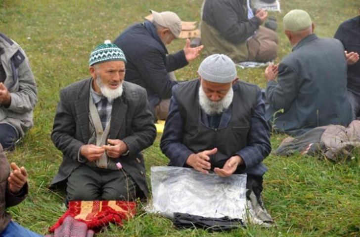 Kadırga Yaylası'nda 557 yıllık üstü açık camide namaz geleneği yaşatılıyor G5