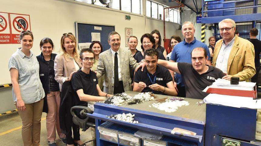 Başkan Ata&ccedil; &ouml;zel bireylerin &ccedil;alışmalarını yerinde g&ouml;rd&uuml;