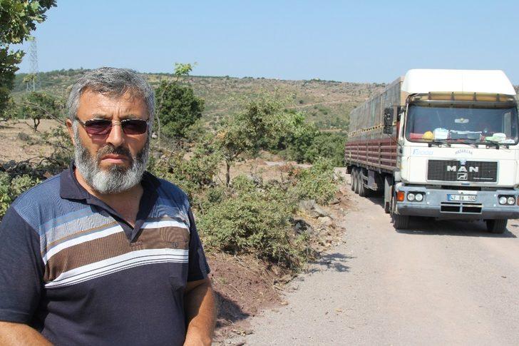 İstimlak bedellerini alamadıklarını iddia eden köylüler yolu kapadı G3