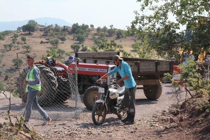 İstimlak bedellerini alamadıklarını iddia eden köylüler yolu kapadı G4
