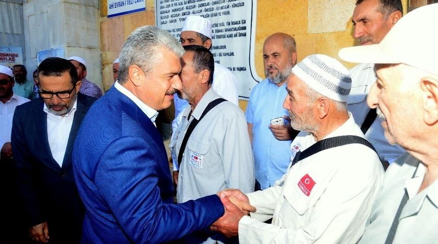 Hacı adayları, dualara uğurlandı