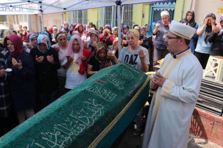 Uyuşturucudan ölen gencin cenazesinde pankartlı isyan G2