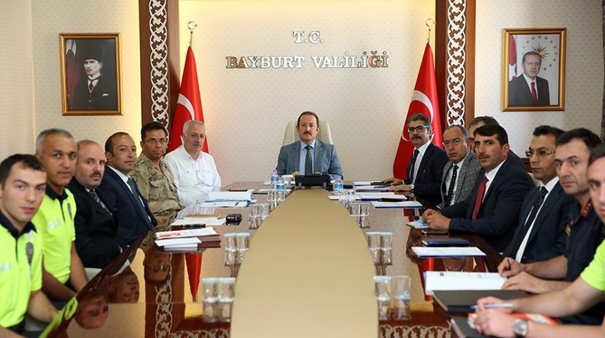 Vali Ali Hamza Pehlivan başkanlığında trafik g&uuml;venliği ele alındı