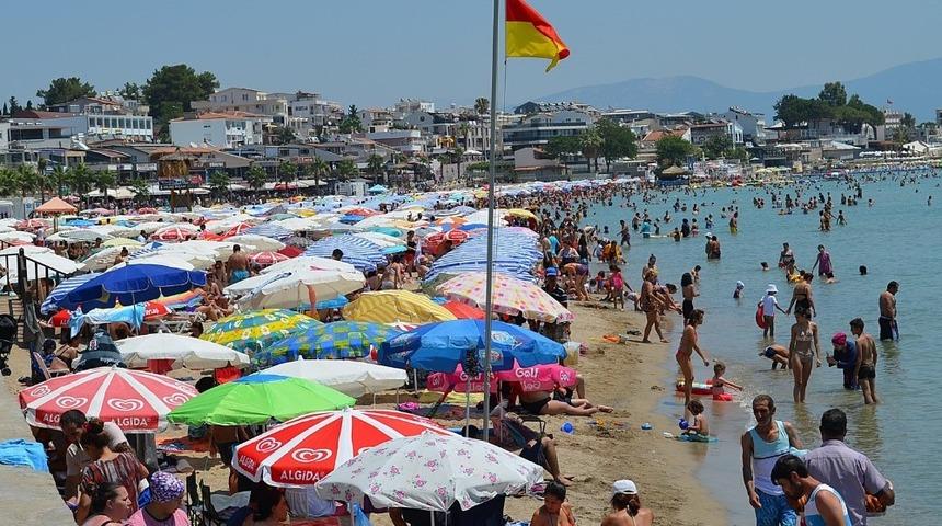 Didim&rsquo;de Altınkum plajı tıklım tıklım..