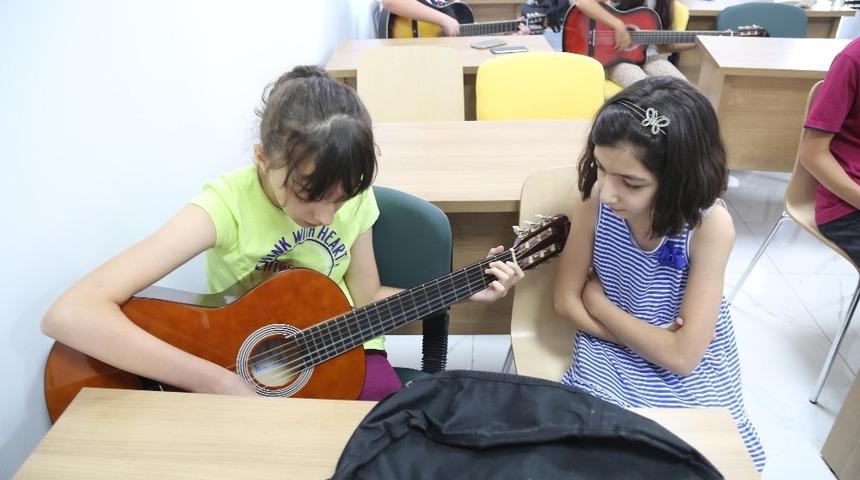 Haliliye Belediyesinde gen&ccedil;ler m&uuml;zik ile tanışıyor