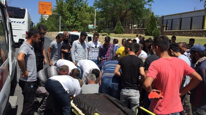 Yolcu otobüsü ile motosiklet çarpıştı: 1 yaralı