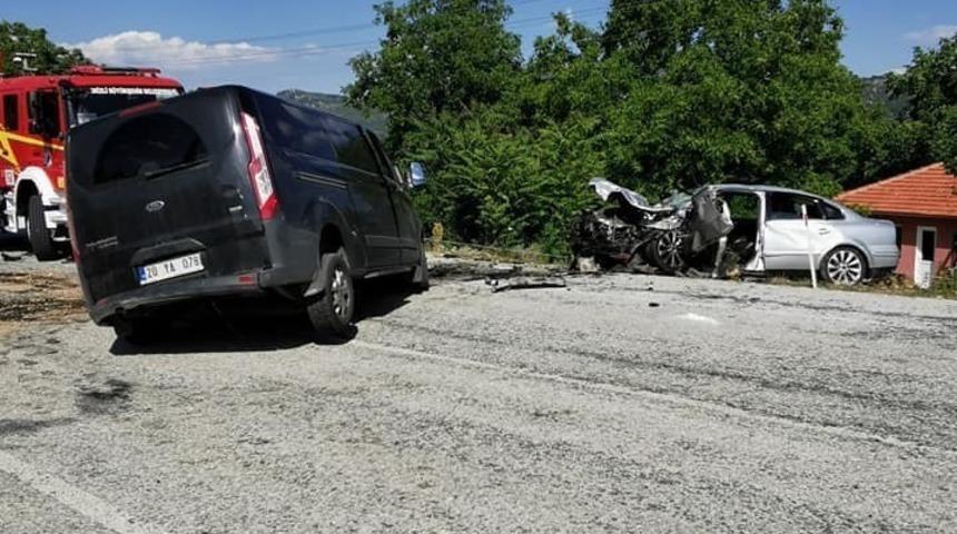 Denizli&rsquo;de ara&ccedil;lar kafa kafaya &ccedil;arpıştı:  5 yaralı