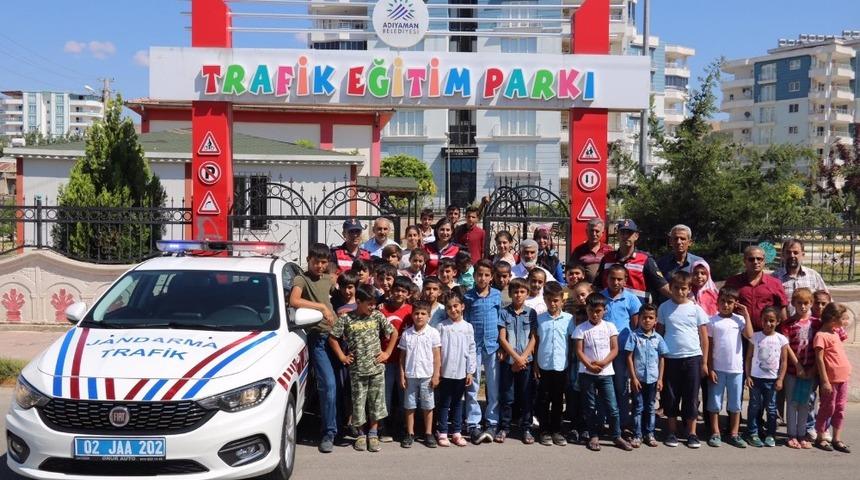 Kuran kursu &ouml;ğrencilerine trafik eğitimi