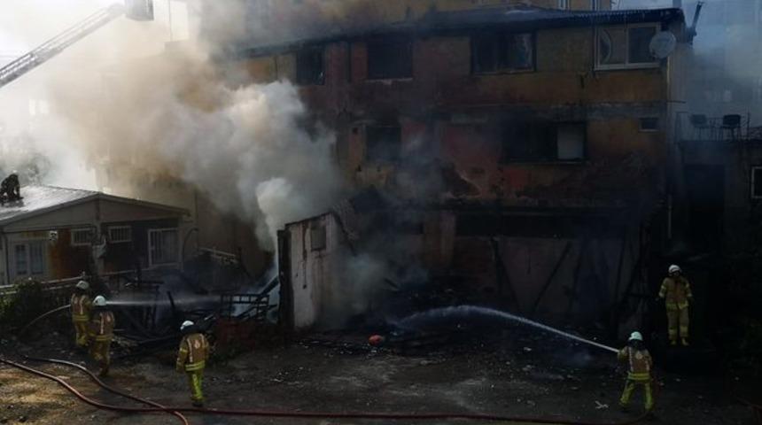 Korkutan yangın! Çok sayıda ekip seferber oldu