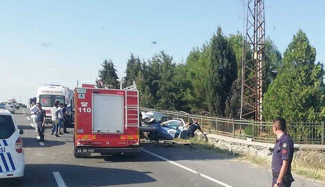 Edirne'de otomobil duvara çarptı: 4 ölü, 2 yaralı