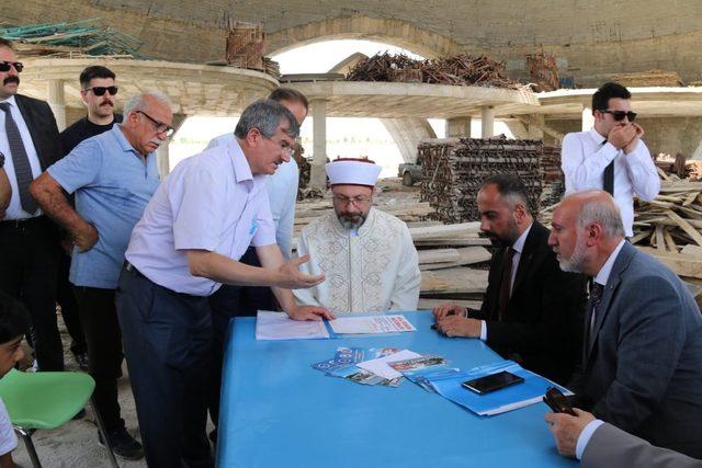 Ali Erbaş’tan Tıbbiye Camii ve Külliyesi’ne ziyaret