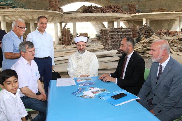 Ali Erbaş’tan Tıbbiye Camii ve Külliyesi’ne ziyaret