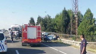 Edirne'de otomobil duvara çarptı! Ölü ve yaralılar var