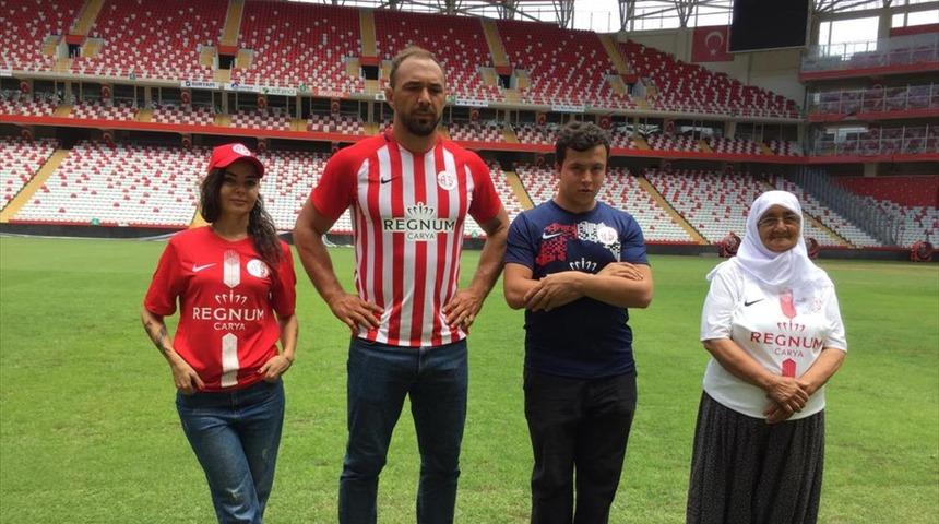 Antalyaspor formalarını tanıttı