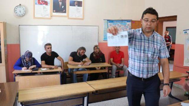 31 Mart seçimi iptal olunca yeniden sandığa gidildi! Aksaray’ın Demirci beldesinde kazanan belli oldu