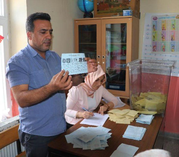 31 Mart seçimi iptal olunca yeniden sandığa gidildi! Aksaray’ın Demirci beldesinde kazanan belli oldu G1