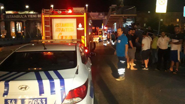 Sefaköy'de bir araç otobüs durağına daldı: 6 yaralı(2)