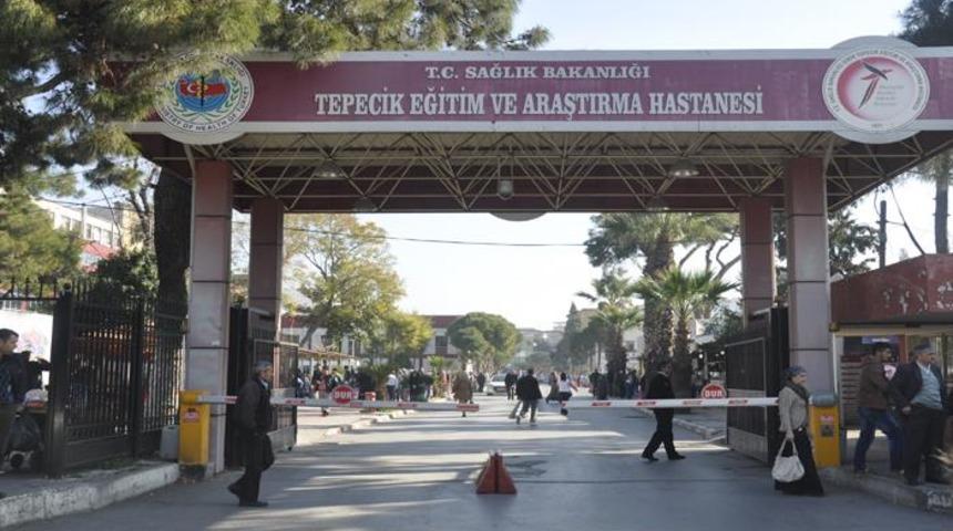 İzmir'de otomobil dereye d&uuml;şt&uuml;