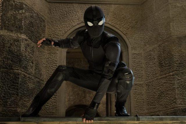 spider-man-far-from-home-stealth-suit-2-600x400